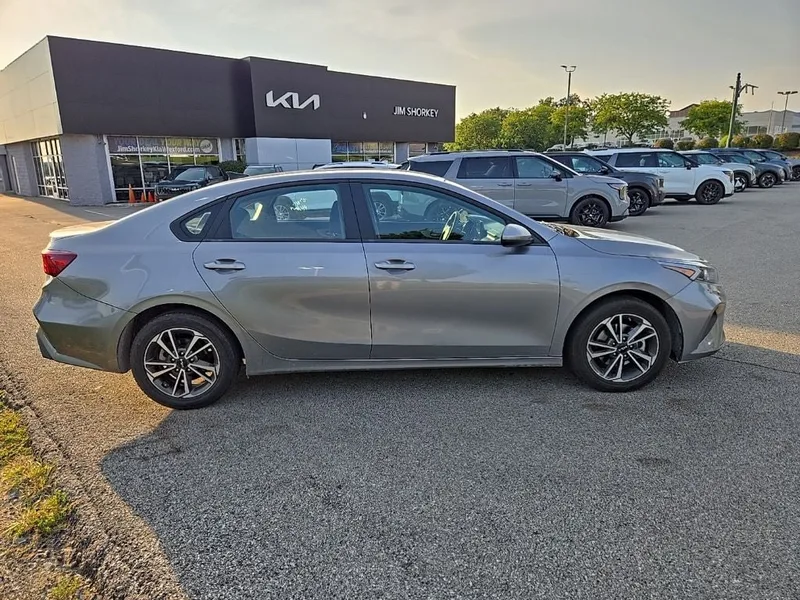 2024 Kia Forte LXS, photo 2