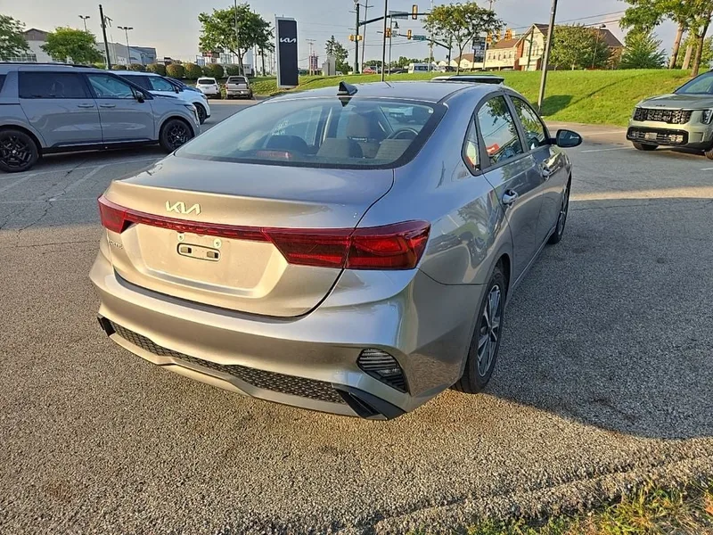 2024 Kia Forte LXS, photo 3