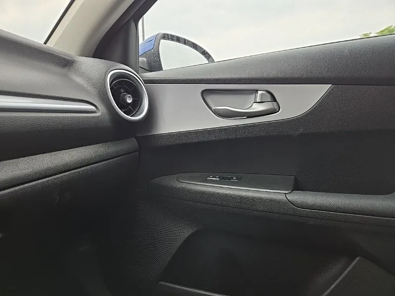 2023 Kia Forte LXS, photo 23