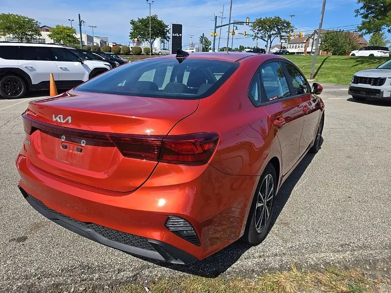 2022 Kia Forte LXS, photo 2