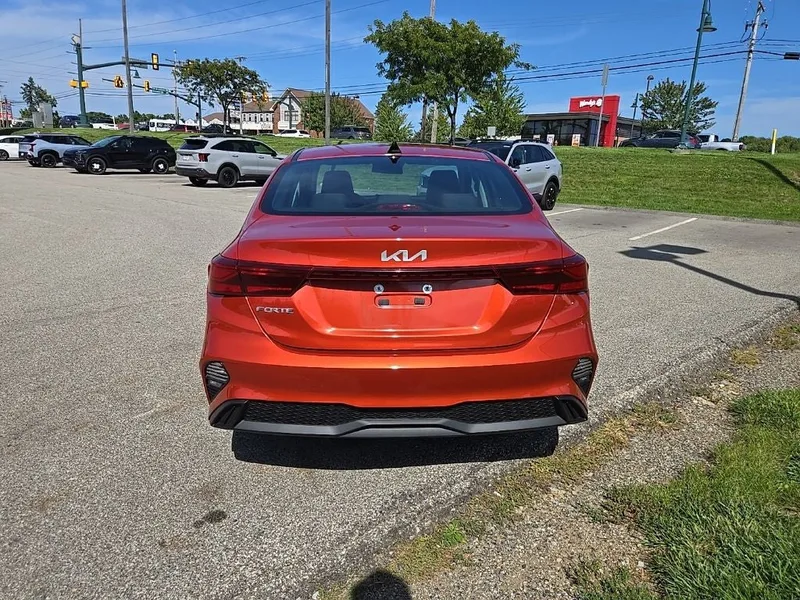 2022 Kia Forte LXS, photo 3