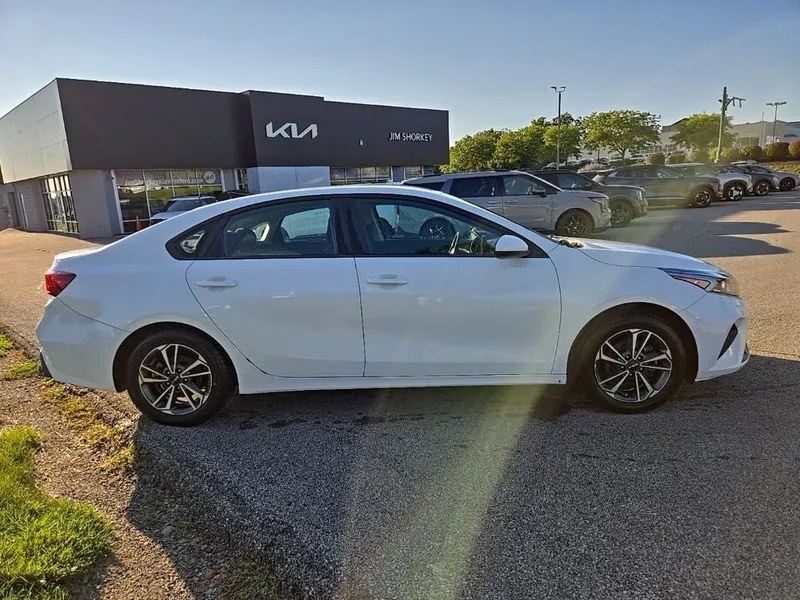 2023 Kia Forte LXS, photo 2
