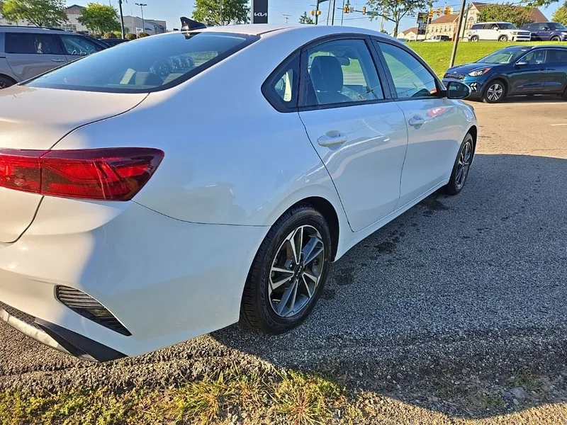 2023 Kia Forte LXS, photo 3