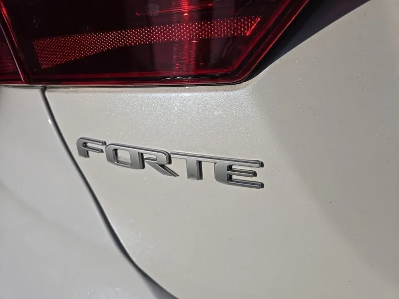 2023 Kia Forte LXS, photo 5