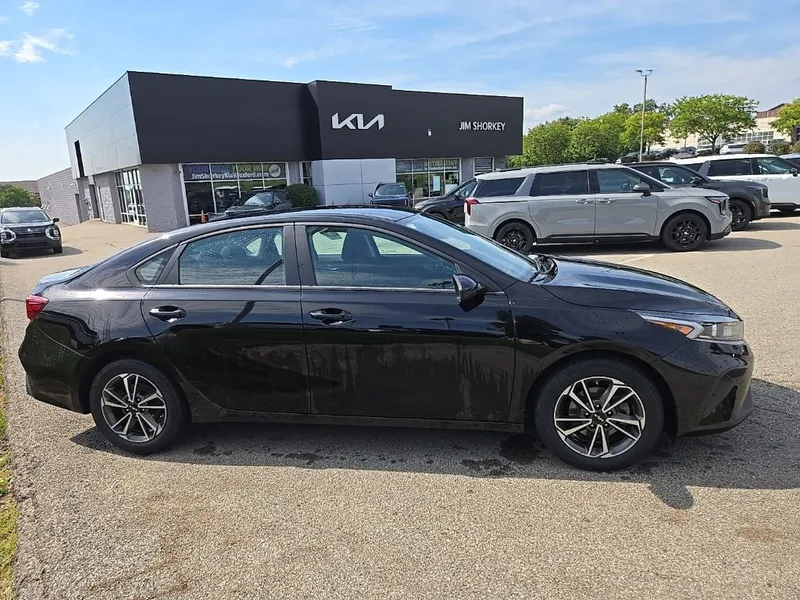 2023 Kia Forte LXS, photo 2