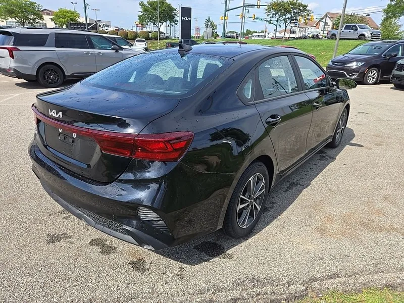 2023 Kia Forte LXS, photo 3