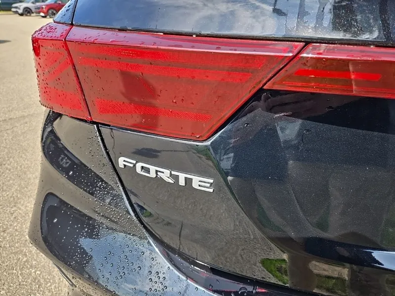 2023 Kia Forte LXS, photo 5