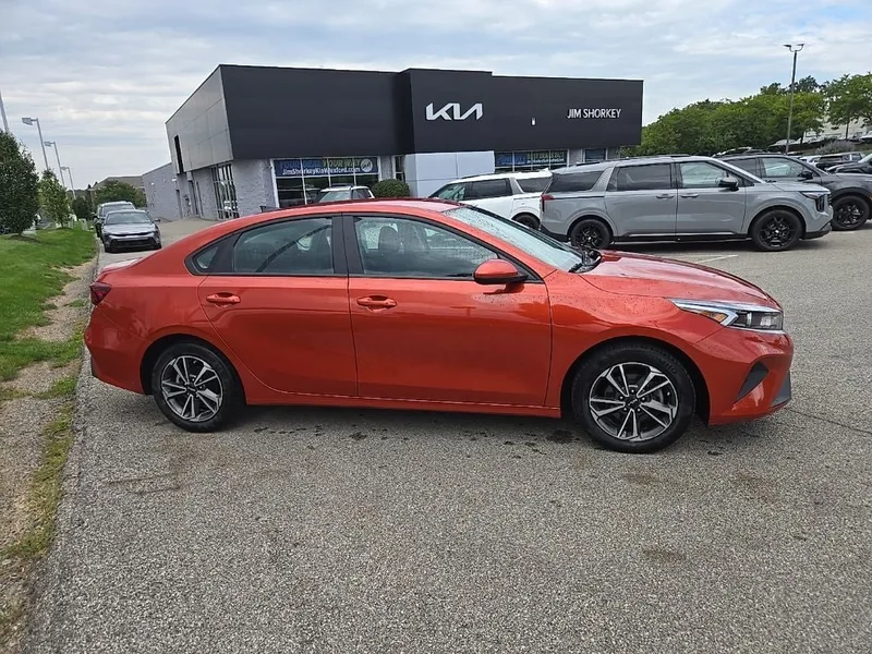 2023 Kia Forte LXS, photo 2