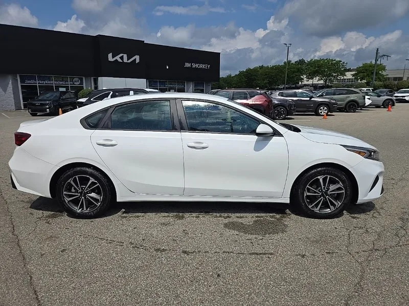 2024 Kia Forte LXS, photo 2