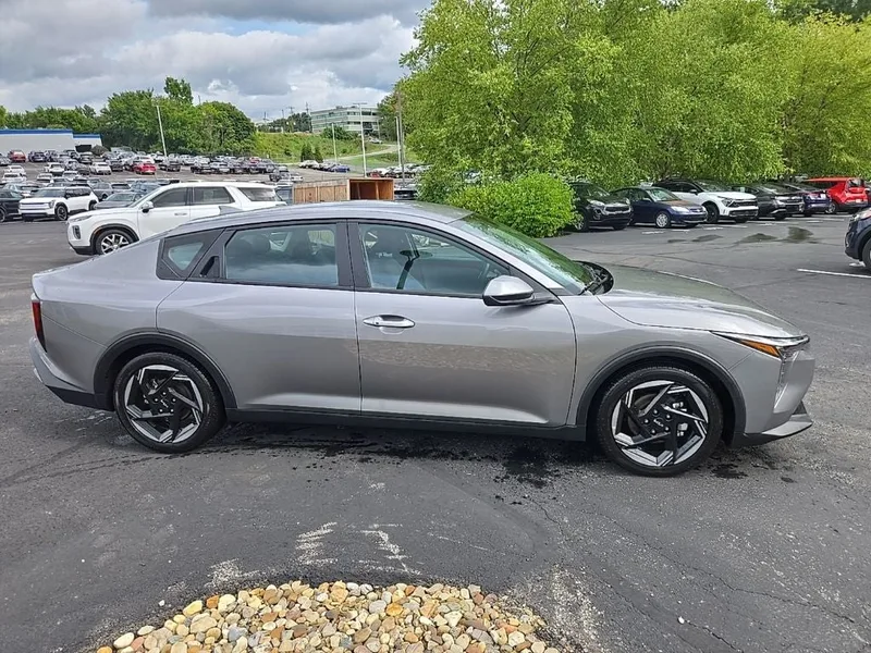 2025 Kia K4 EX, photo 2