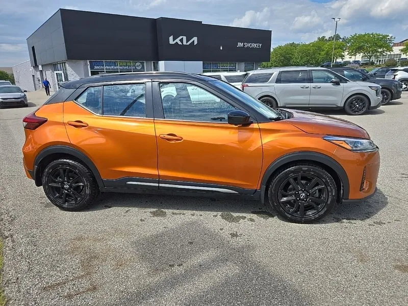 2023 Nissan Kicks SR, photo 2