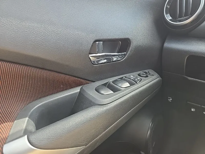 2023 Nissan Kicks SR, photo 20