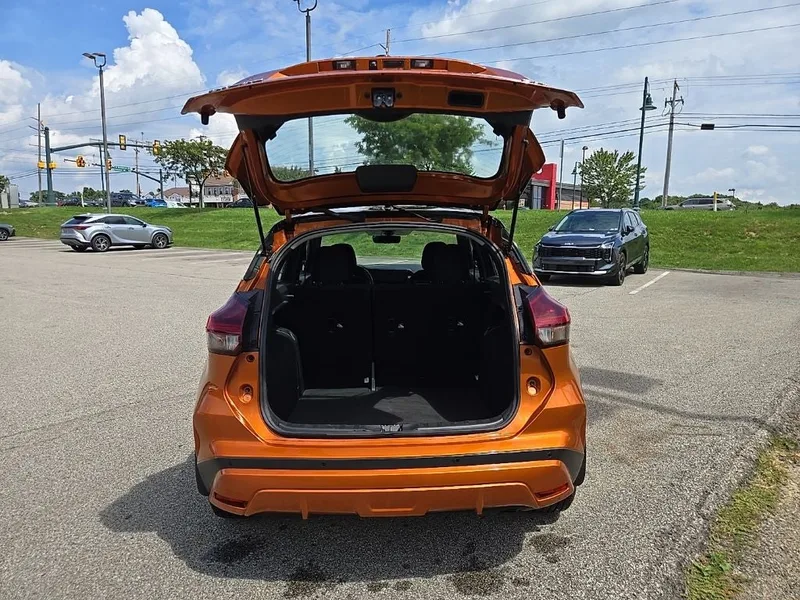 2023 Nissan Kicks SR, photo 4