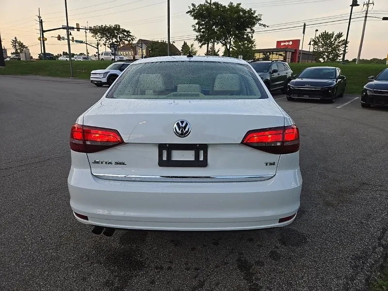 2017 Volkswagen Jetta 1.8T SEL, photo 4