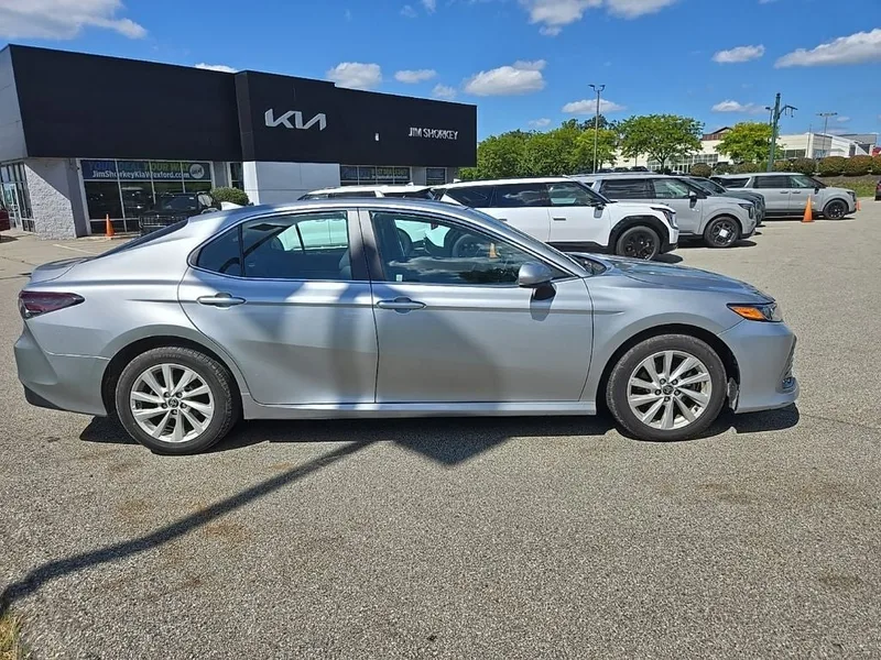 2024 Toyota Camry LE AWD, photo 2
