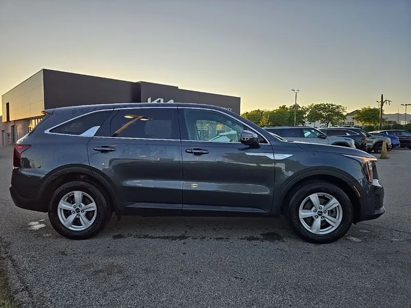 2024 Kia Sorento LX, photo 2
