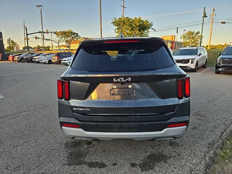 2024 Kia Sorento LX, photo 4