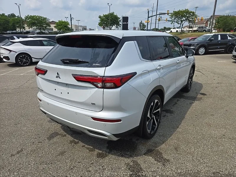 2024 Mitsubishi Outlander SE 4WD, photo 3