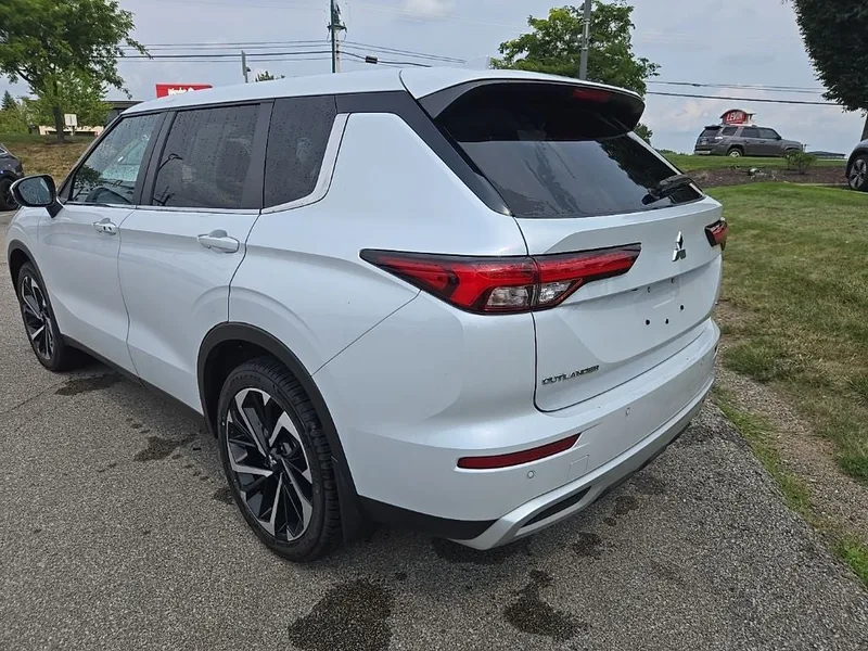 2024 Mitsubishi Outlander SE 4WD, photo 4