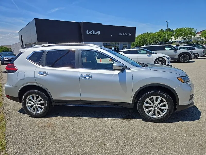 2020 Nissan Rogue SV AWD, photo 2