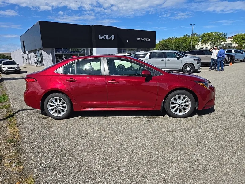 2022 Toyota Corolla LE, photo 2