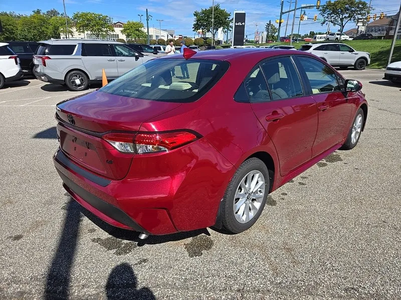 2022 Toyota Corolla LE, photo 3