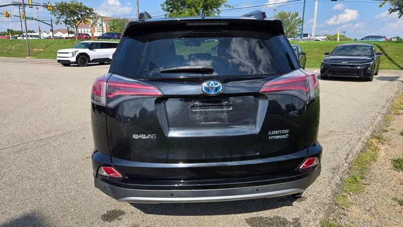 2017 Toyota RAV4 Hybrid Limited AWD, photo 4