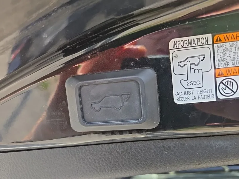 2017 Toyota RAV4 Hybrid Limited AWD, photo 6