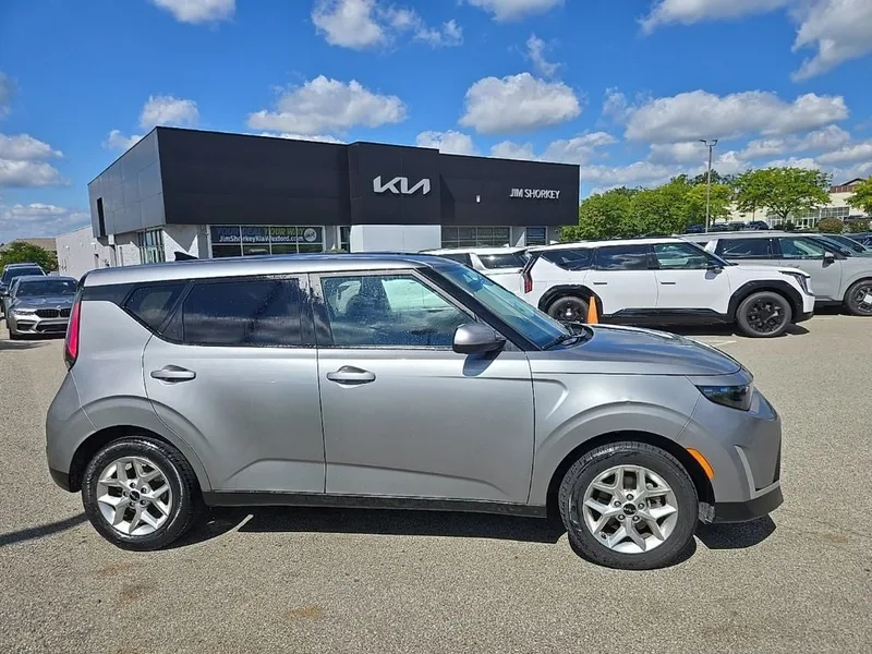 2024 Kia Soul LX W/Tech Pack, photo 2