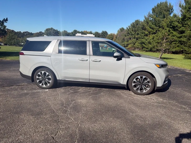 2024 Kia Carnival EX, photo 4