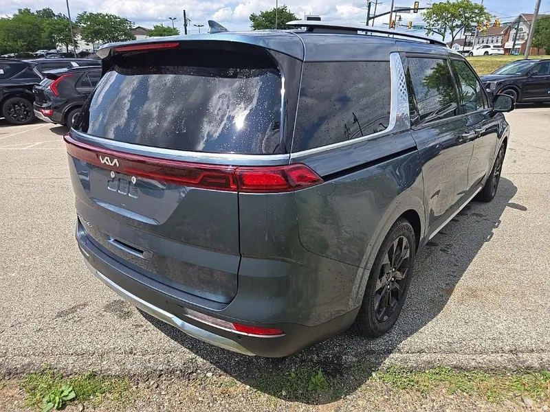 2022 Kia Carnival SX Prestige, photo 3