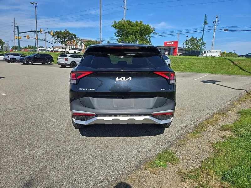 2023 Kia Sportage LX AWD, photo 4
